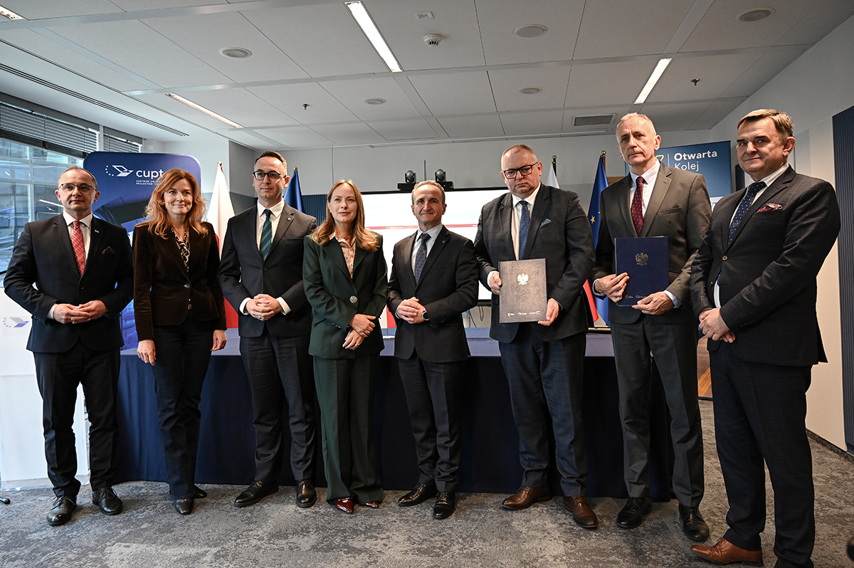 Koleje Śląskie i władze województwa śląskiego podpisały umowy na dofinansowanie zakupu pociągów